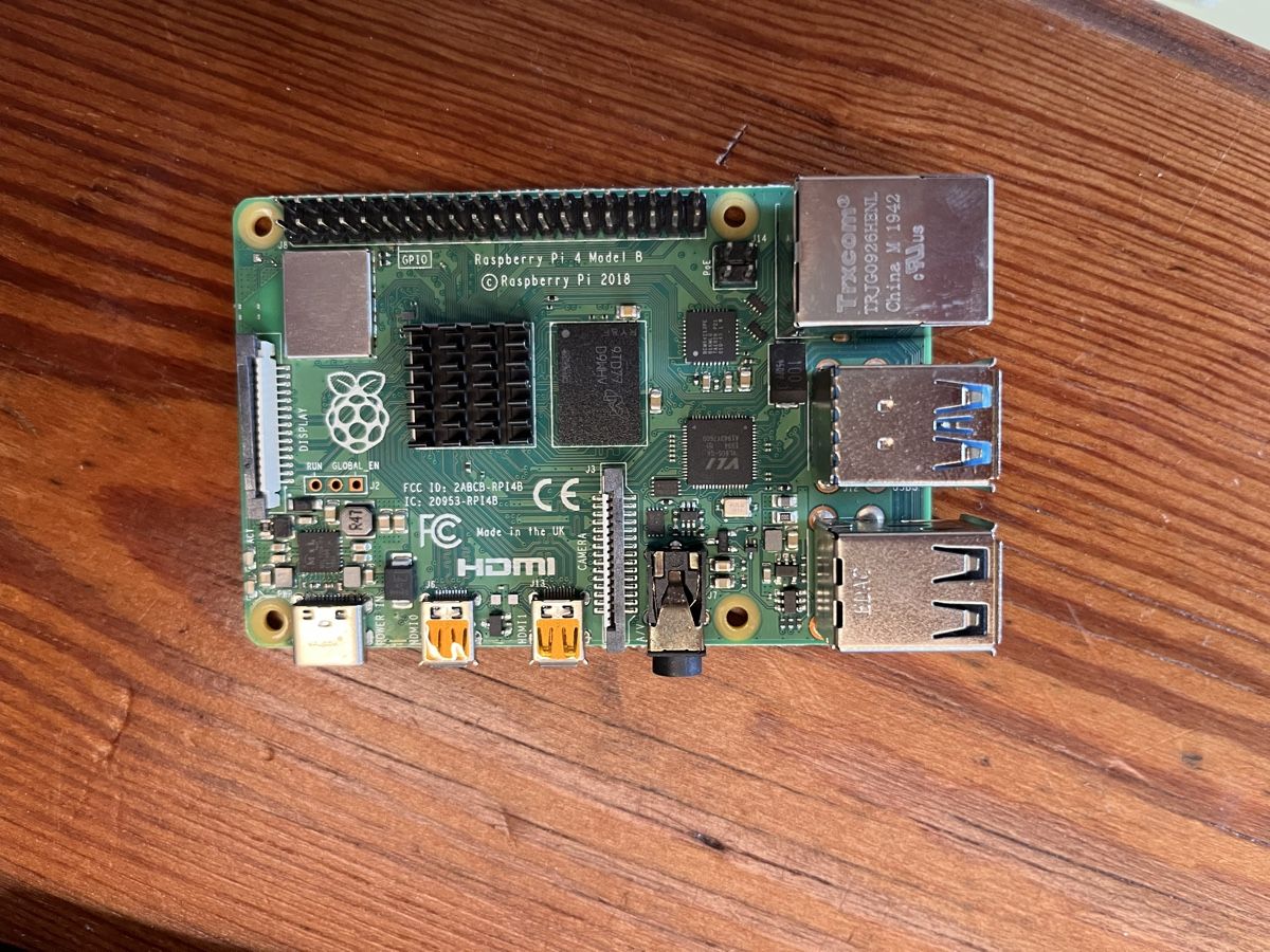 Raspberry Pi Schede madri: Raspberry Pi 4 Model B mit Touchscreen & Gehäuse – Usato da Zürich venduto da ihsan8005 2