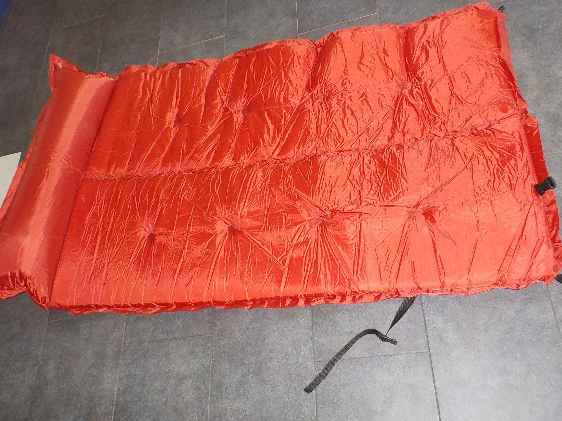 Materassi: Yukatana Luftmatratze selbstaufblasend 95 x 180cm – Usato da Staad SG venduto da NonnoVespado