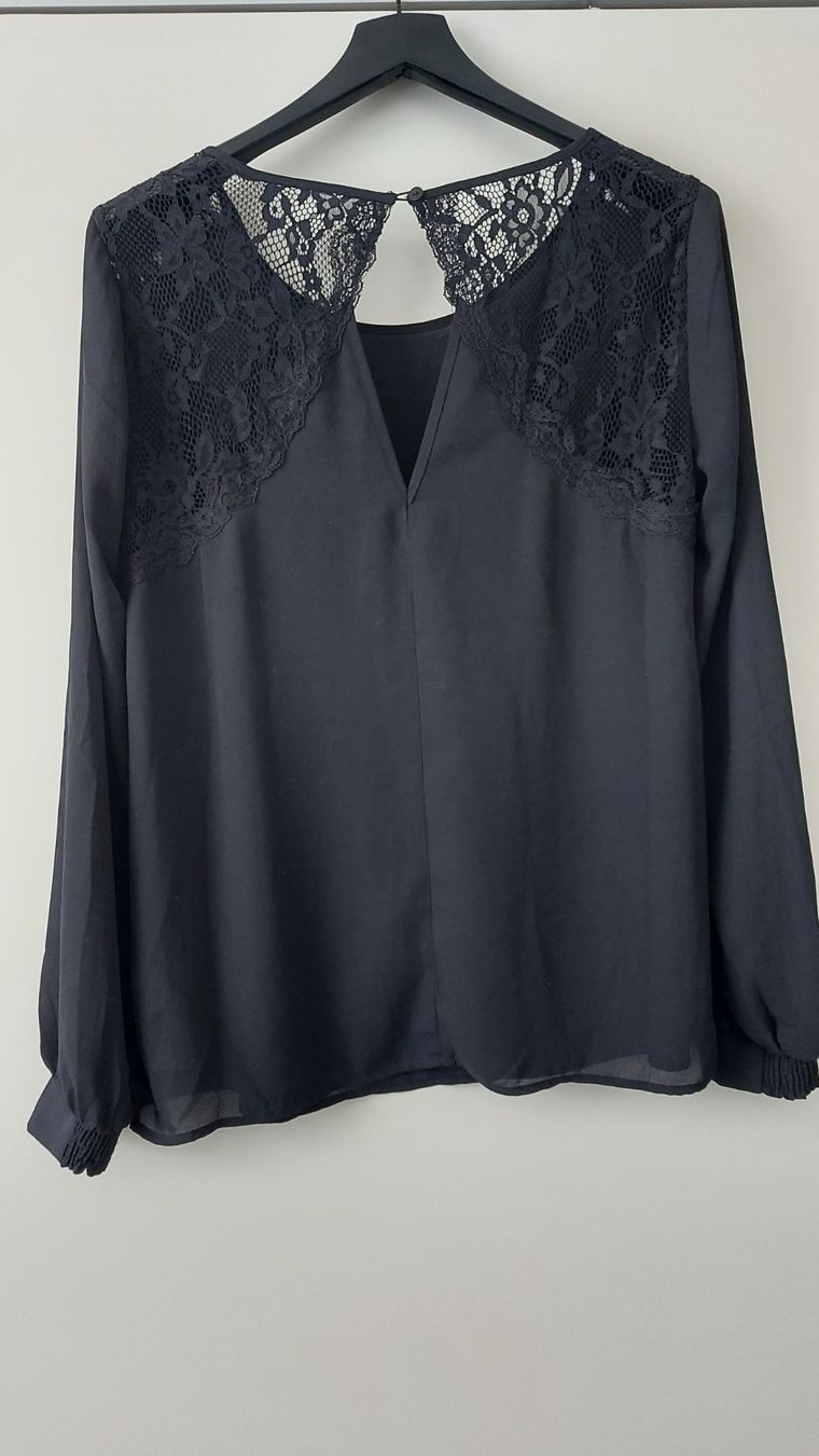 Blusen: Elegantes Spitzenshirt von Saint Tropez Gr. M – Neu (gemäss Beschreibung) aus Pfäffikon ZH von siae 4