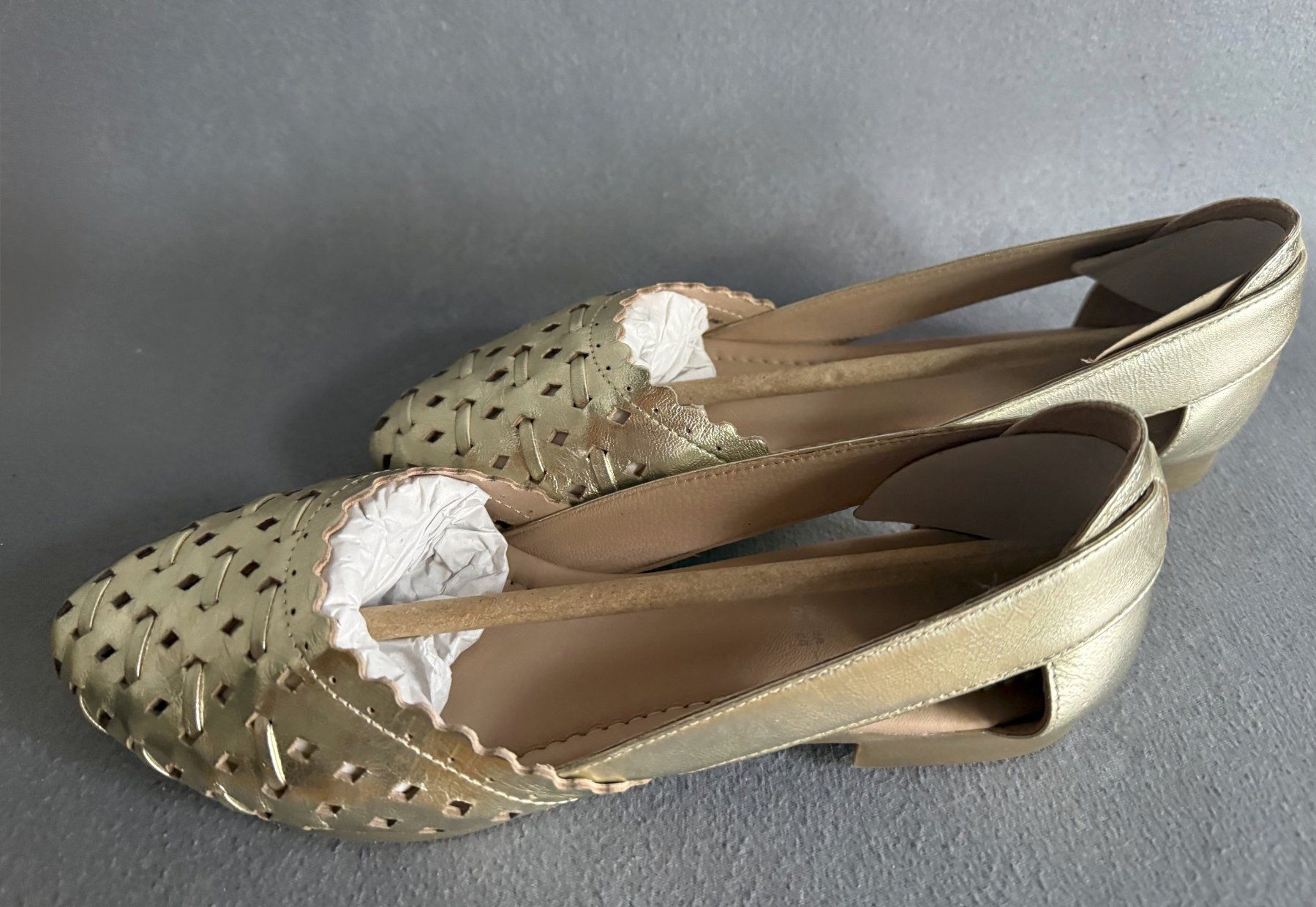 Scarpe da donna: Damenschuhe gold Grösse 39 - BATA Leder – Nuovo (secondo la descrizione) da Riedt b. Erlen venduto da Malaika57