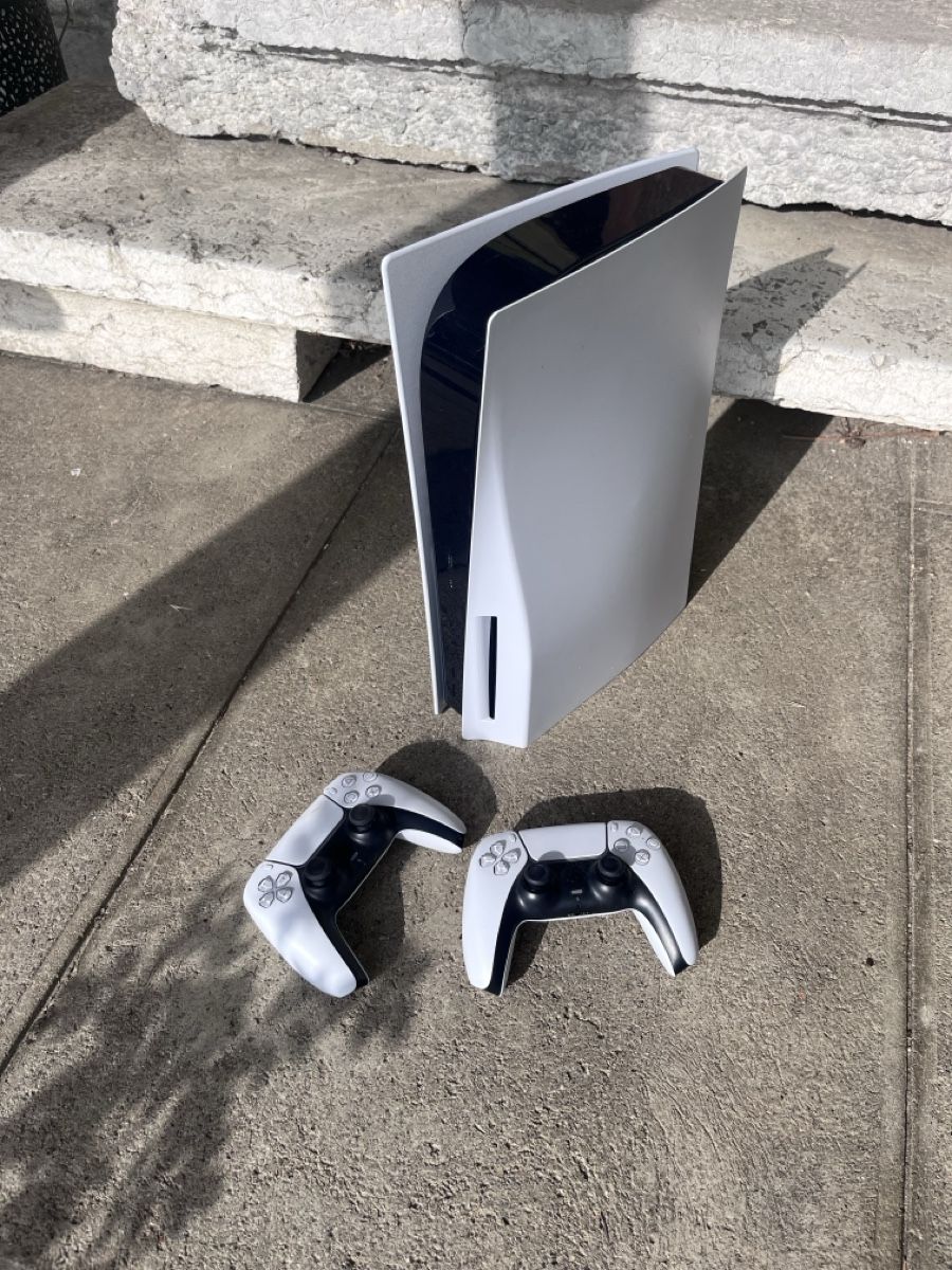 Sony Console: Playstation 5 Disc Edition inkl. 2 DualSense Controller – Usato da mattstetten venduto da Stollbru