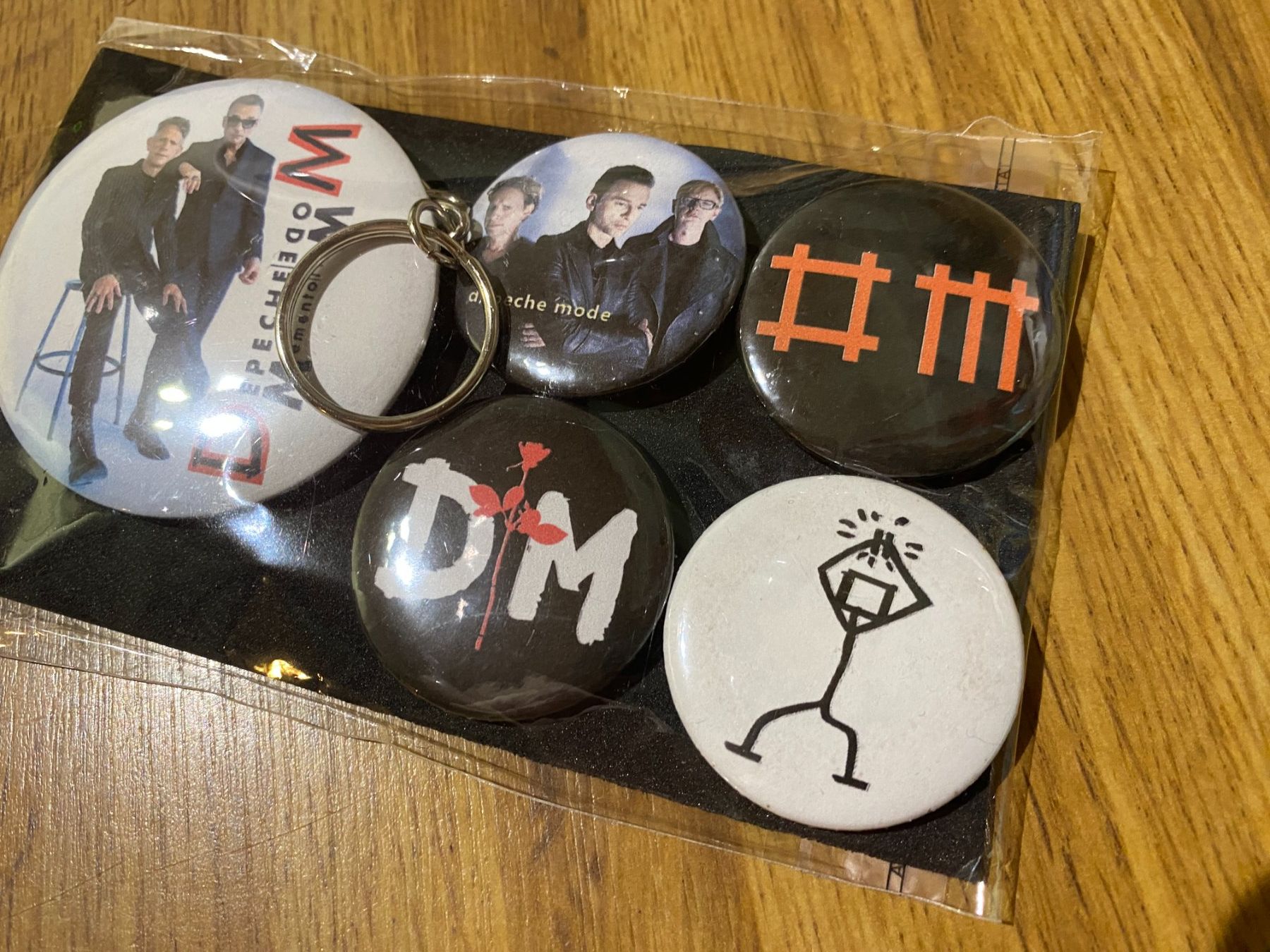 Placchette & Badge: Depeche Mode - Flaschenoeffner & Pin Anstecker – Nuovo (secondo la descrizione) da Basel venduto da VinylLover68 3