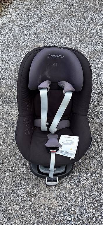 Seggiolini per auto: Maxi Cosi FamilyFix mit Kindersitz – Usato da Zollikon venduto da JohnSenker 1