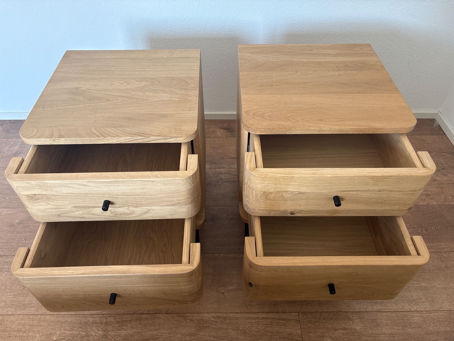 Pfister Commodes: 2 Nachttische von Möbel Pfister Neu – Neuf (Voir description) à Kilchberg ZH par bau_x7vy 1