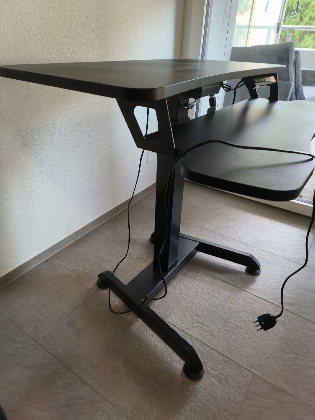 Schreibtische: Electric Standing Desk Black Height Adjustable Used – Gebraucht aus Bülach von ste_5tgq 1