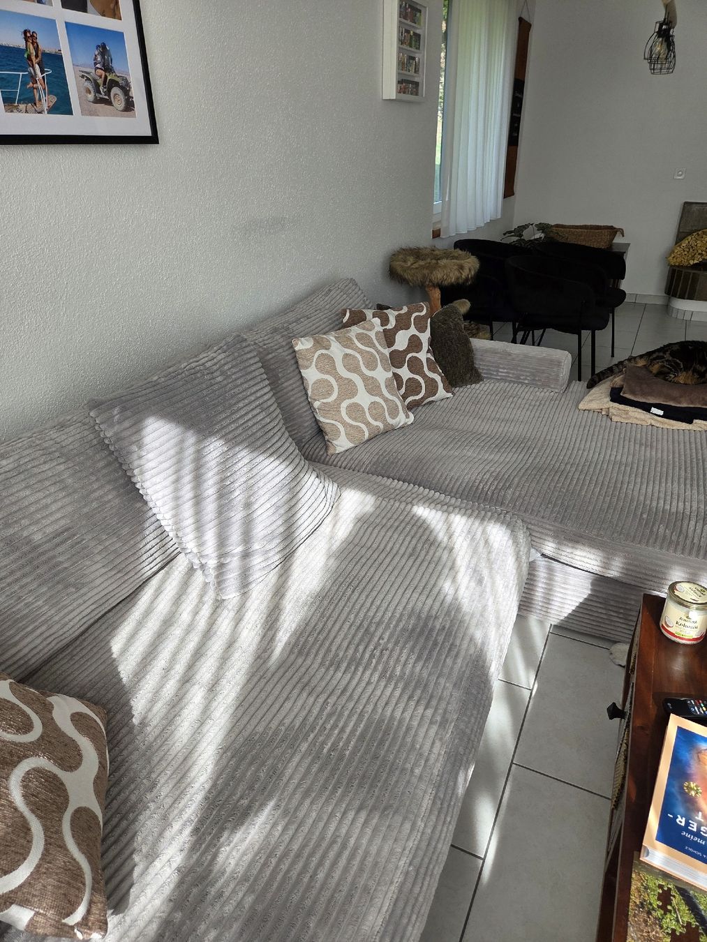 Conforama Sofas: Ecksofa Cordstoff hellgrau mit Recamiere rechts  – D'occasion à Riniken par widmersteffi 2