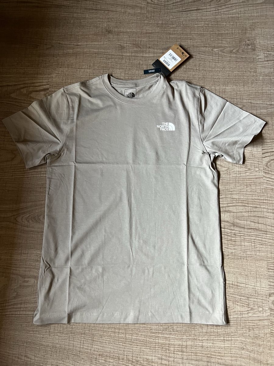 North Face T-shirt: NEUF T-shirt The North Face taille M – Nuovo e nell'imballaggio originale da Les Haudères venduto da VDH05