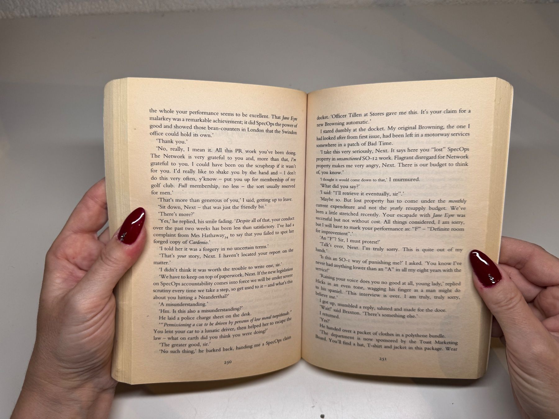 Libri: NOVEL: Jasper Fforde, Lost in a Good Book – Usato da Grosswangen venduto da English_books 7