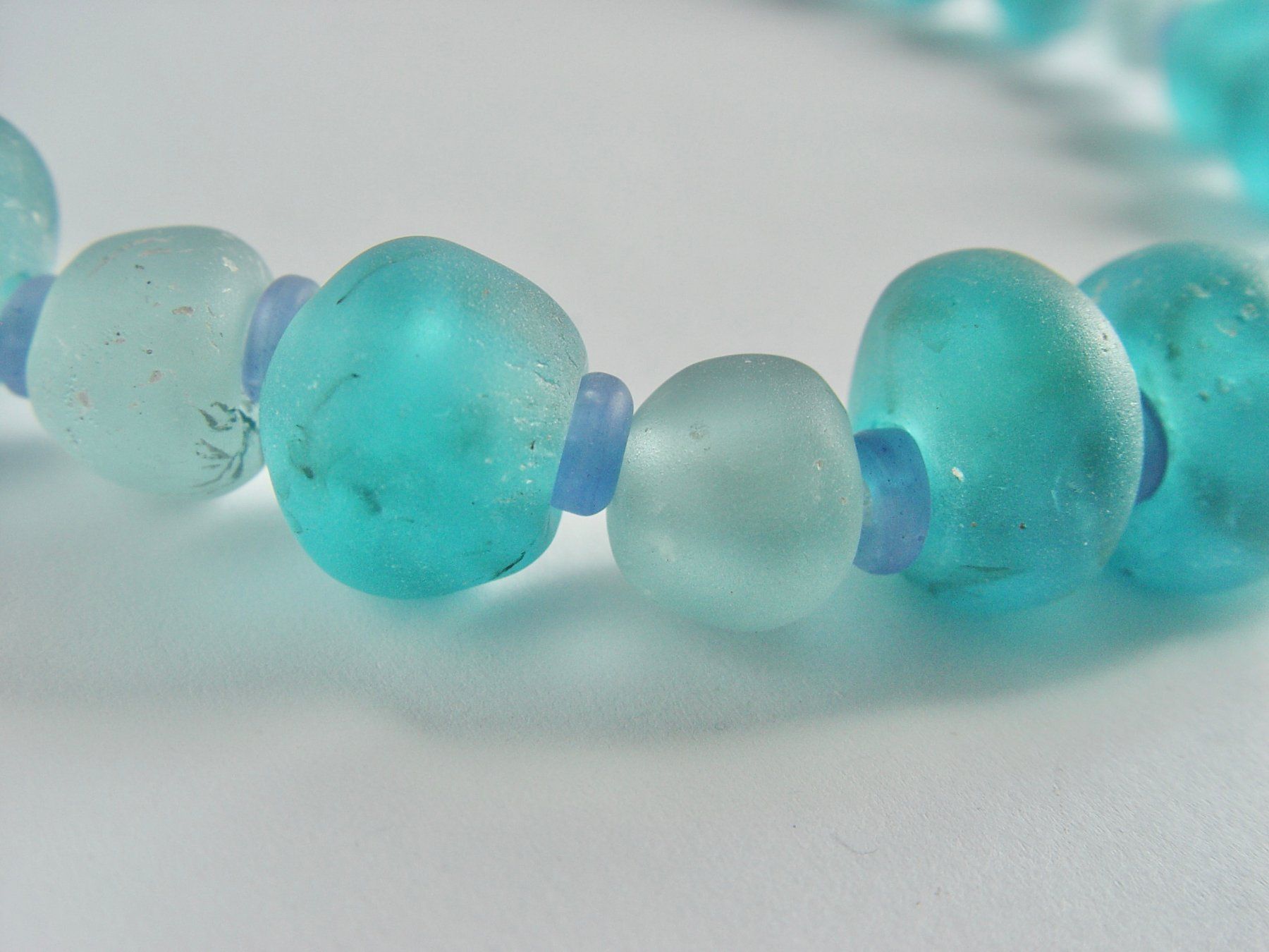 Catenine: Kette aus afrikanischem Recycling Glas – Usato da Henggart venduto da gernli 3