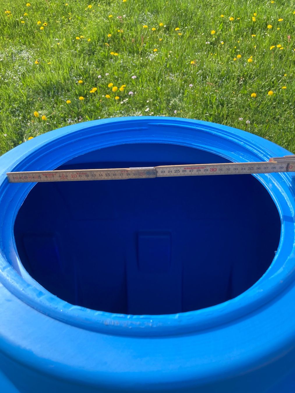 Abbeveratoi e trogoli: Wassertank 2000L aus Kunststoff mit UV Schutz – Nuovo e nell'imballaggio originale da Schüpfheim venduto da mech-shop 2