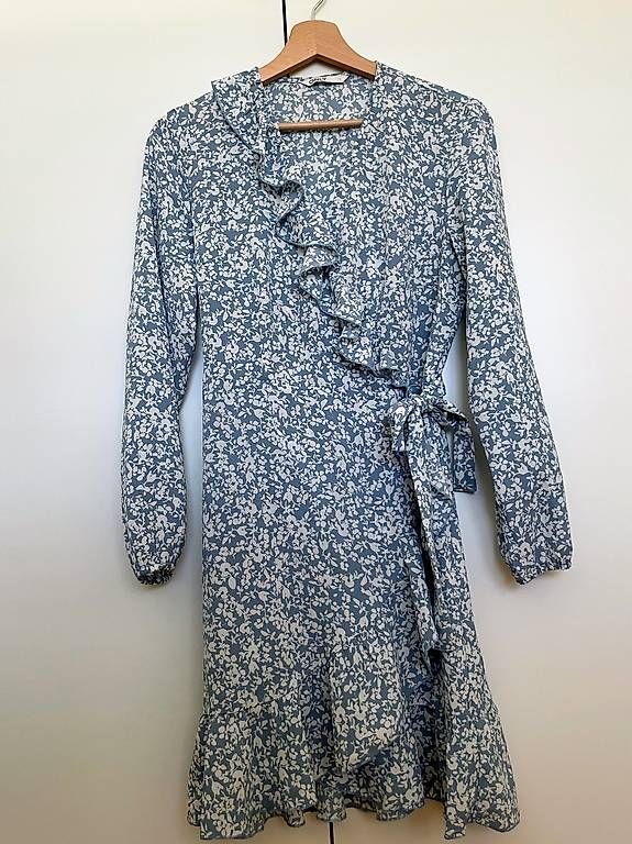 Only Kleider: Wickelkleid hellblau kurz Gr. 40 – Gebraucht aus Luzern von bse_11x