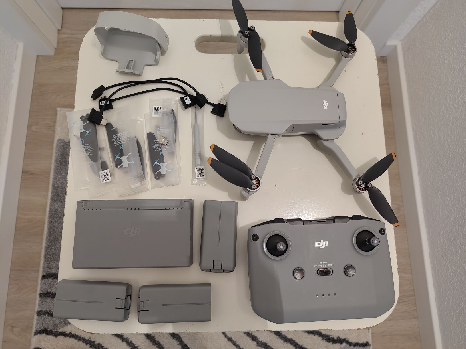 DJI RC Modellbau: DJI Mini 2 Fly More Combo – Gebraucht aus Giubiasco von edo_7zgw