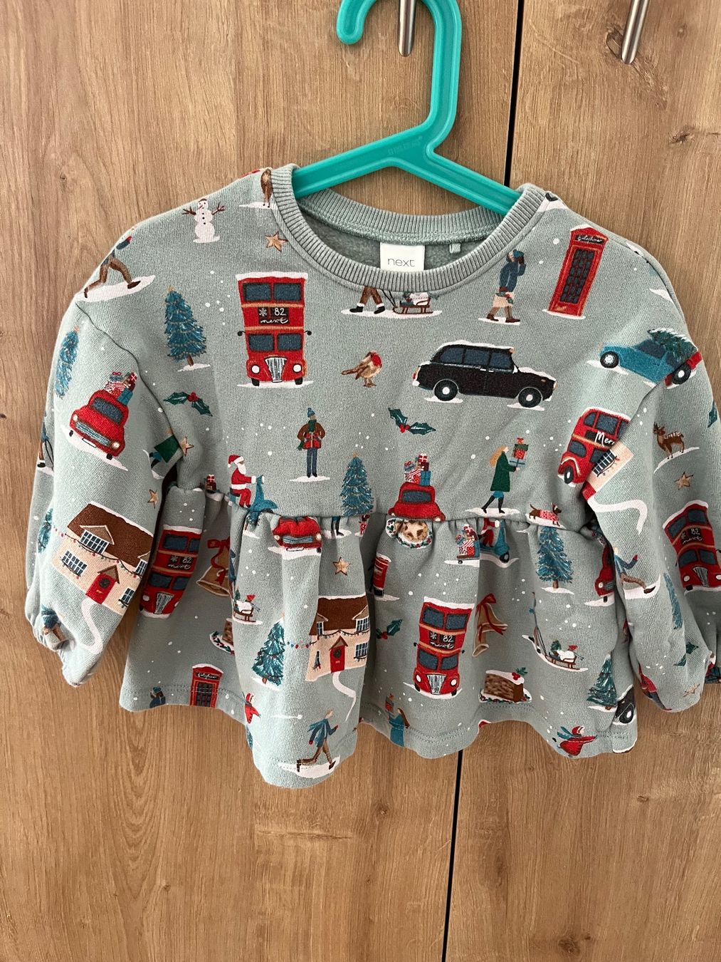 Pulls et sweat-shirts: Weihnachtspullover, Größe 98 – D'occasion à Umiken par deb_57xk