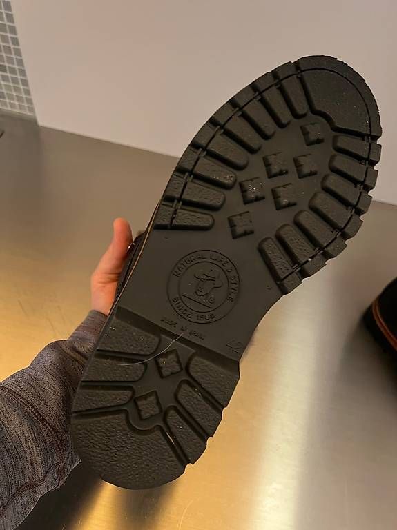Scarpe da uomo: Lammfell Winterstiefel Herren Gr.42 schwarz – Usato da Engelberg venduto da Kale5 1