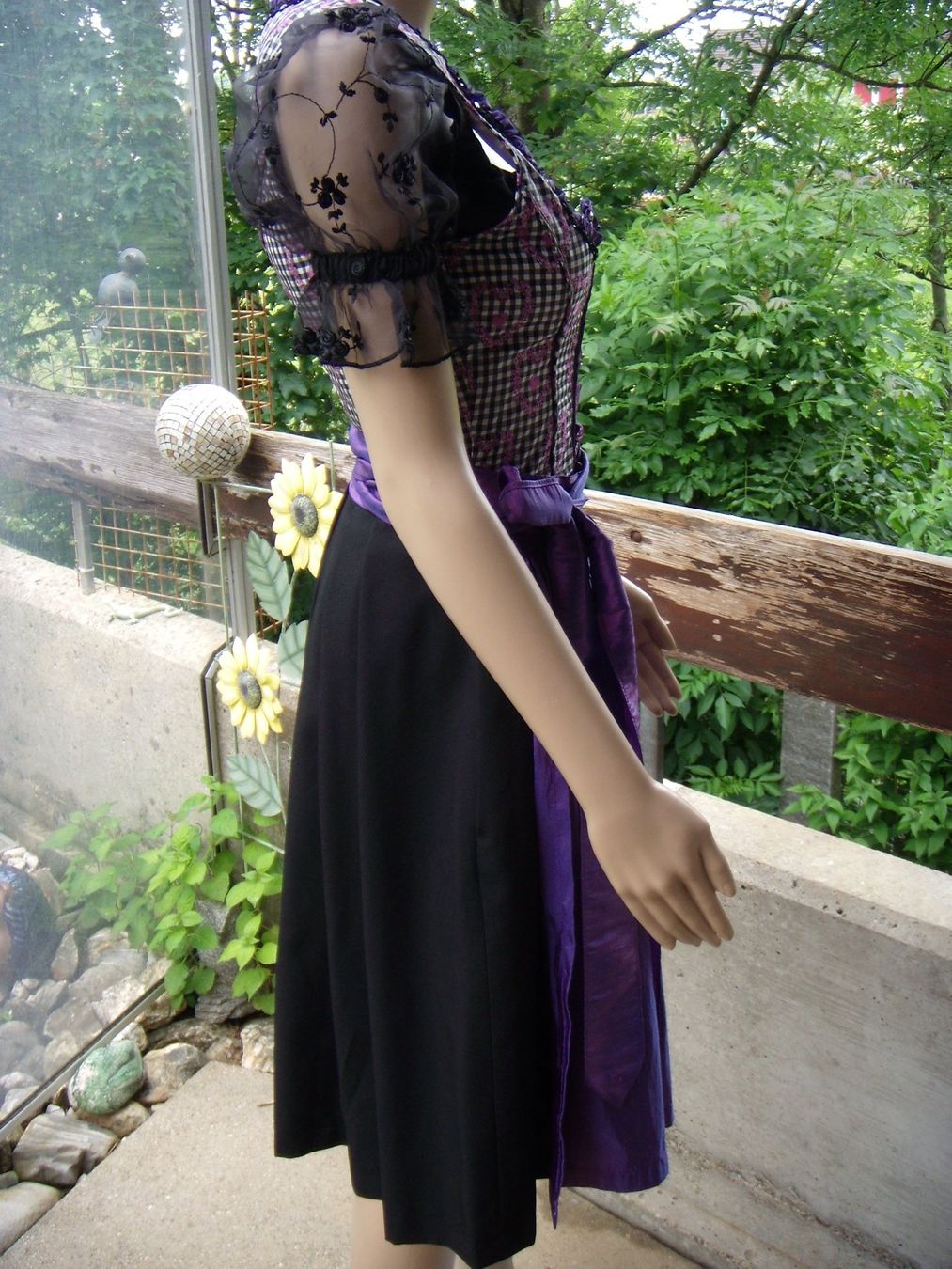 Kostüme: Country Line Dirndl , Gr.32 , schwarz- lila – Neu (gemäss Beschreibung) aus Schwarzenbach SG von Rigus 1