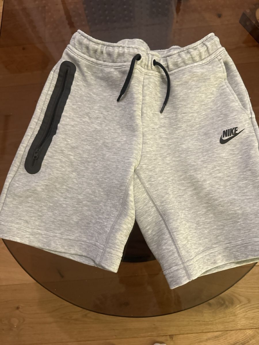 Nike Pantaloni: Short Nike Tech enfant – Usato da Founex venduto da reb_fws9