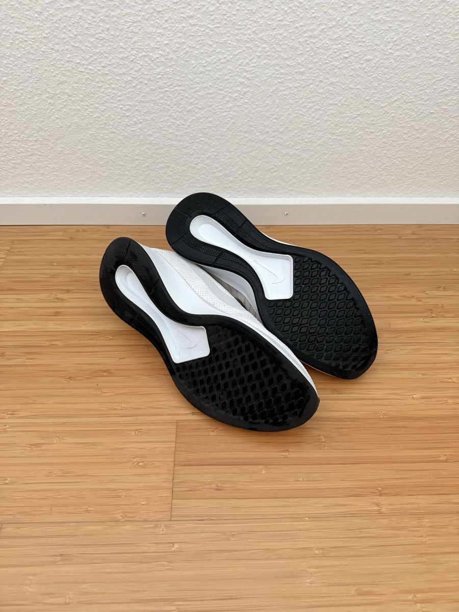 Scarpe da uomo: Nike Sneakers Grösse 42 – Nuovo (secondo la descrizione) da Basel venduto da Madame_C 2