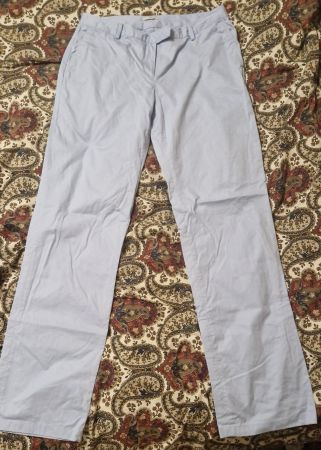 Hellblaue Chino-Hose