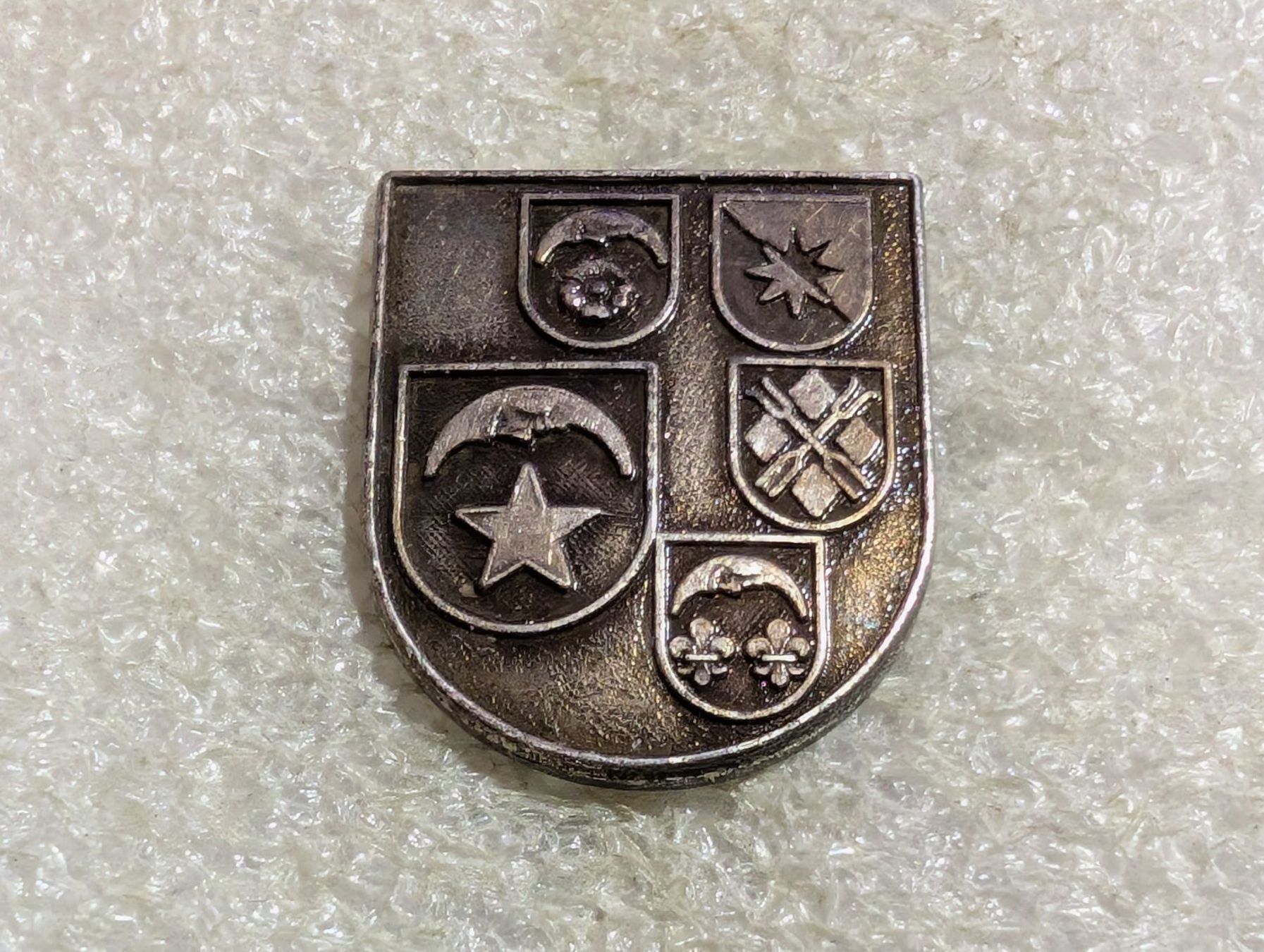Placchette & Badge: Ansteckpin 226: – Usato da Oppligen venduto da Pin-Fall-Shop