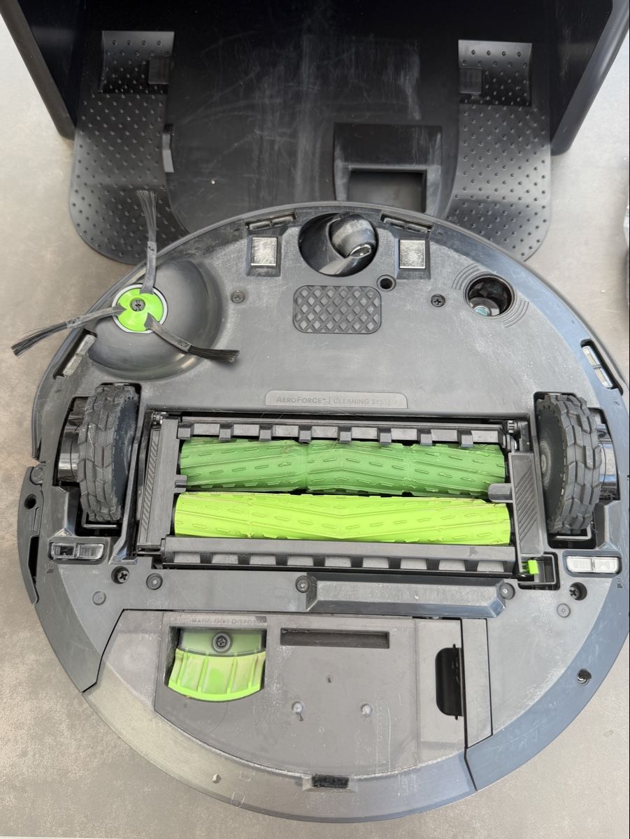Irobot Aspirapolveri & Accessori: iRobot Roomba Combo j9 - BlackBetty – Usato da Sursee venduto da Hoselopf 1
