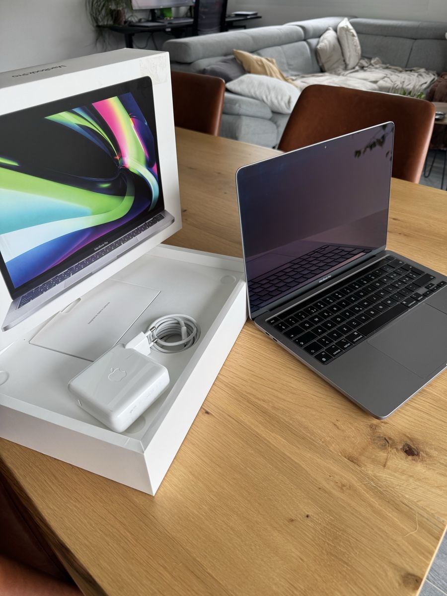 Apple Notebooks: MacBook Pro 13 2020 M1 8GO – Gebraucht aus Pringy von debbie.cstl