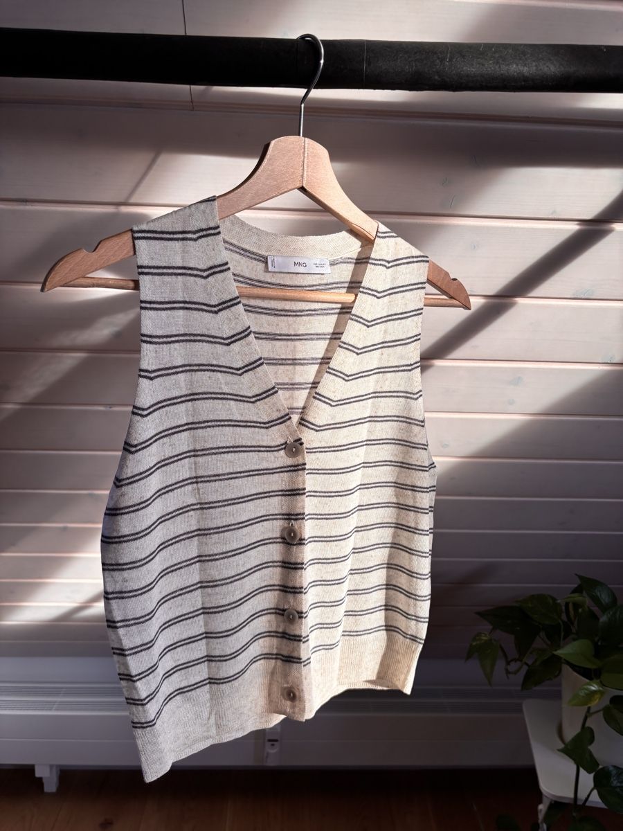Mango Top: Mango knit summer vest  – Nuovo (secondo la descrizione) da Kilchberg ZH venduto da ben_pc68 3