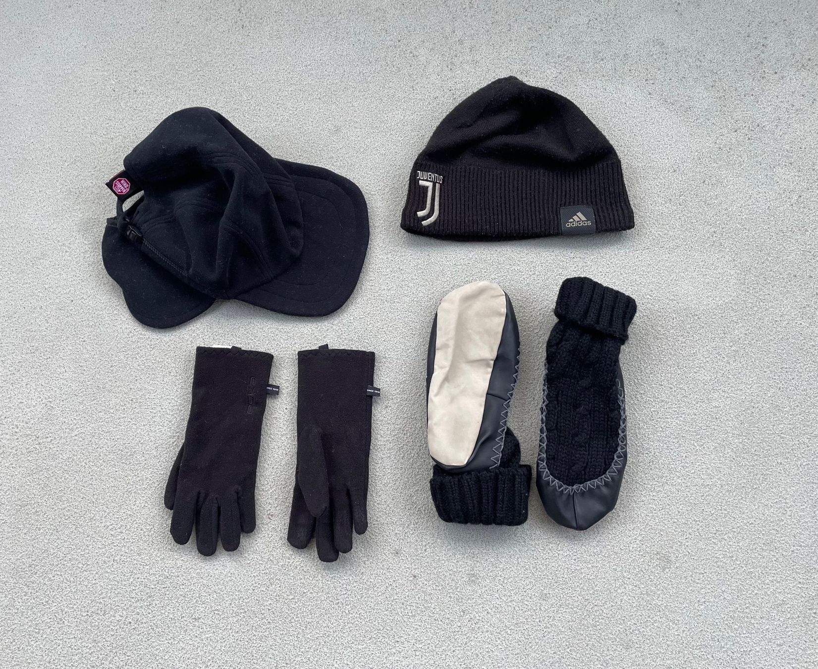 Adidas Lotti & Set di vestiti: Set Kindermützen ESKA, ADIDAS etc. – Nuovo (secondo la descrizione) da Rüfenacht BE venduto da lavok 1