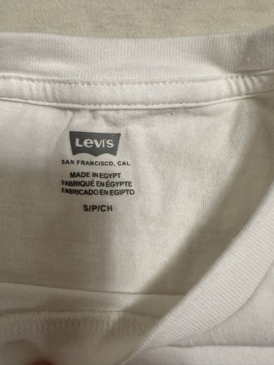 Levi's T-Shirts: Levis Damen T-Shirt Gr:S,M – Gebraucht aus Sevelen von Stopglobal. 2