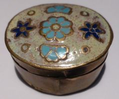 CLOISONNÉ -DOSE;---ANTIK /  ALT;---HAND -ARBEIT; INTERESSANT