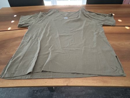 Zwei leichte Sommerhemden  4XL, super Zustand