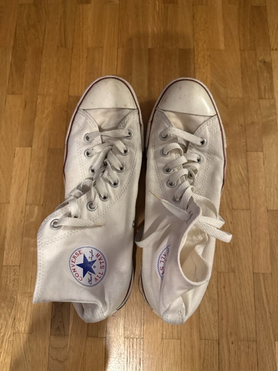 Scarpe da uomo: White Converse All Star High Tops, Size US 9.5, Worn – Usato da Pully venduto da gigiboom