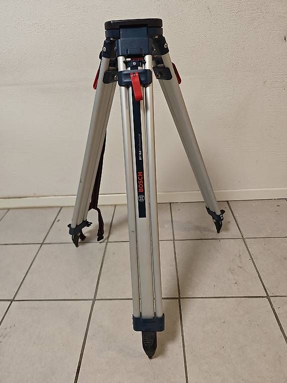 Bosch Misurare: Livella ottica Bosch e treppiede professionale – Usato da Comano venduto da Mary922 1