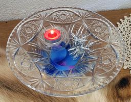 Fünf schwimmende Teelichter für romantische Stunden