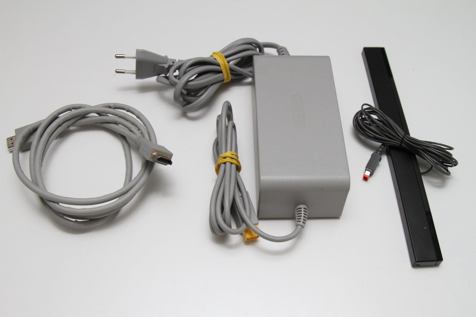 Nintendo Console: Nintendo Wii U Konsole mit Spielen – Usato da Basel venduto da camelot99 3