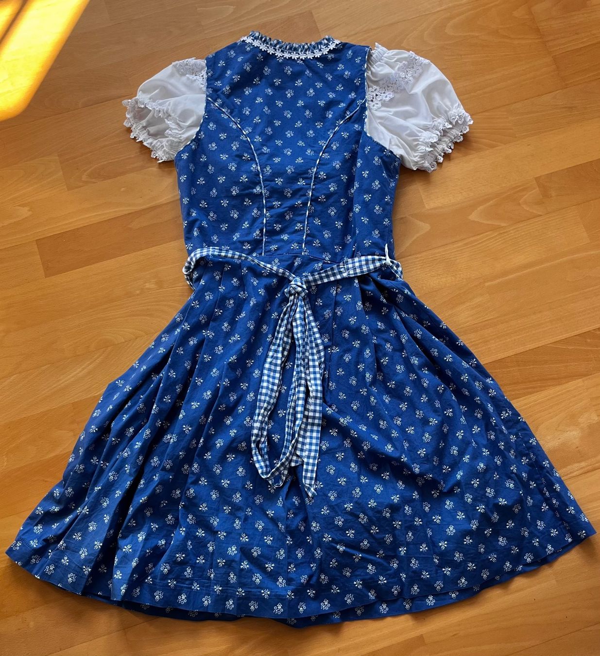 Kleider: Dirndl blau-weiss Gr. 38 – Gebraucht aus Pfäffikon ZH von Cupcake2019 1