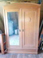 Kleiderschrank aus Massivholz