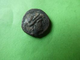 uralte Bronzemünze    15 mm     2.14 g