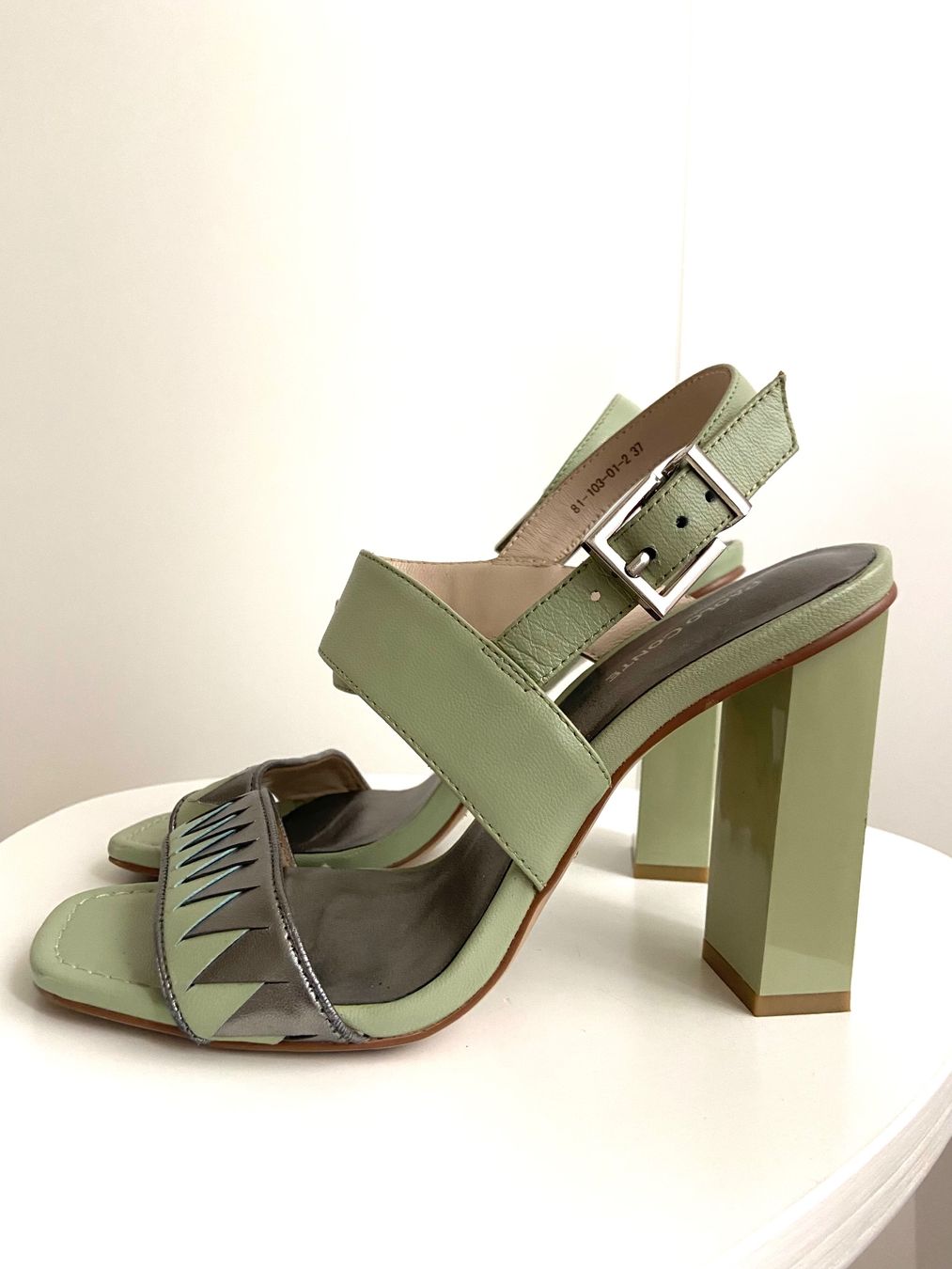Scarpe da donna: Ledersandalen (37) – Nuovo (secondo la descrizione) da Wallisellen venduto da val_mtp5