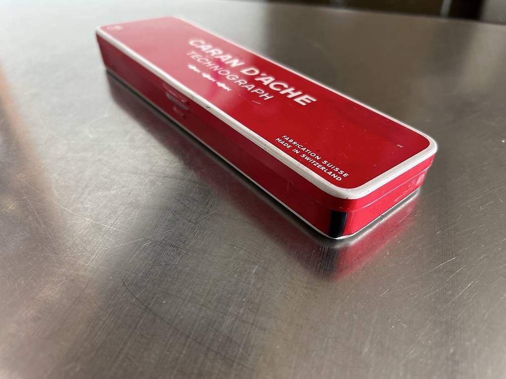 Stifte & Marker: Caran DAche Technograph Stiftbox Blech – Gebraucht aus Brugg AG von FlowerStreet