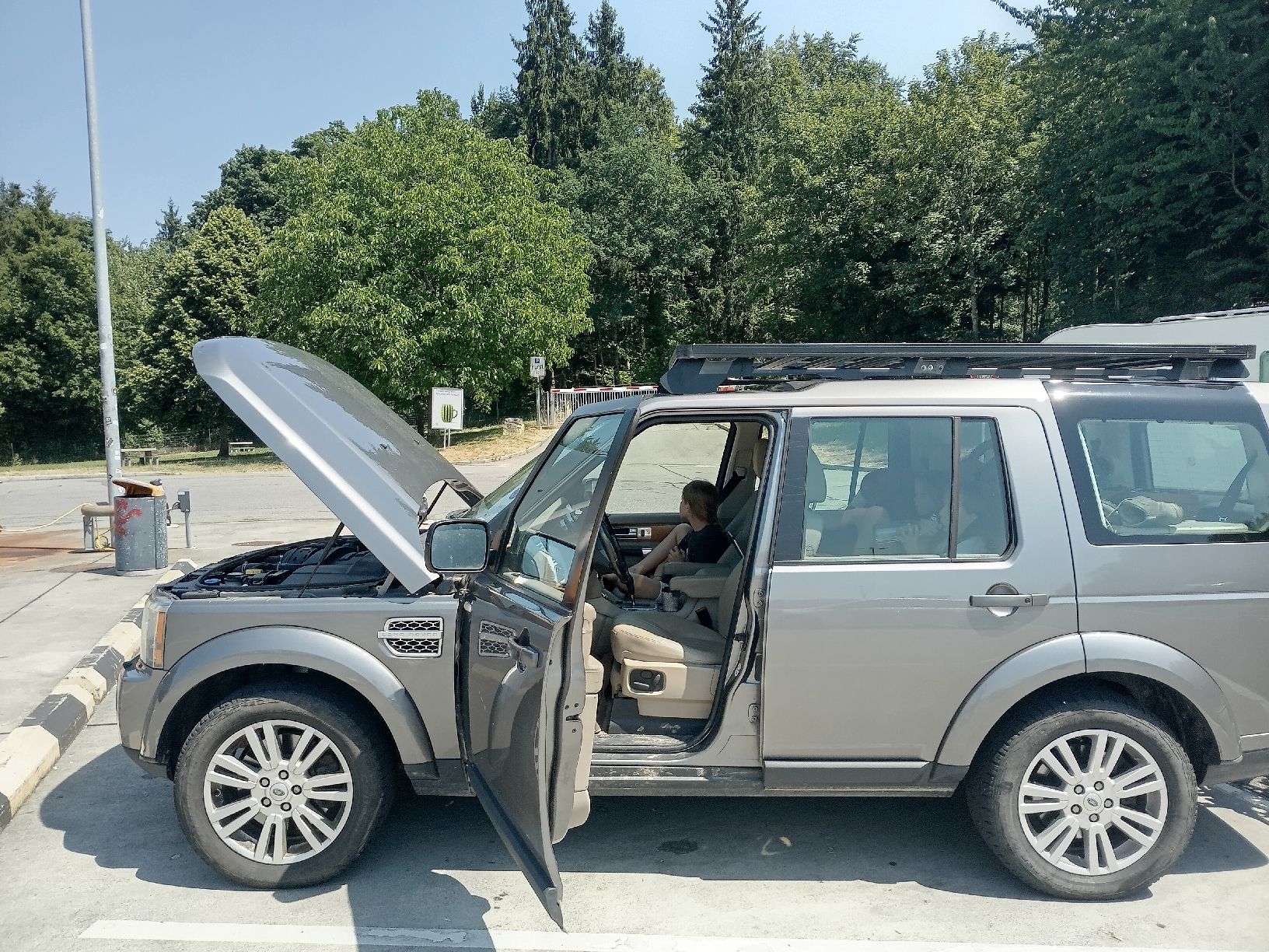 Land Rover Automobili: Land Rover Discovery 4  – Difettoso da Muraz (Sierre) venduto da pho_spb6