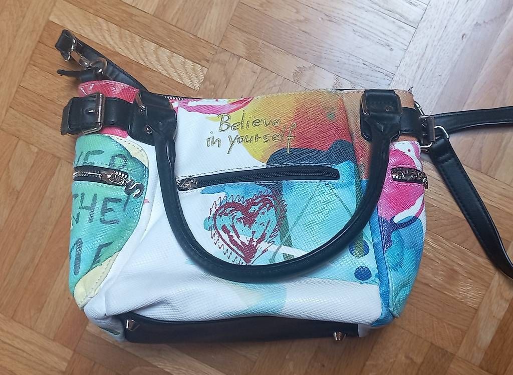 Borse da donna: Sac à mains Desigual – Usato da Ecublens VD venduto da tur_79m6