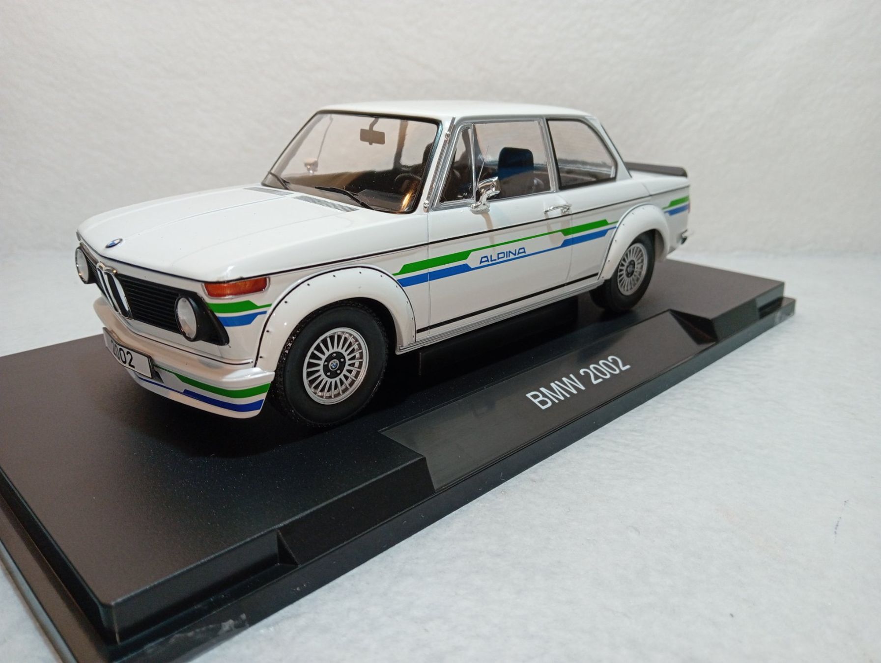 BMW Modellautos: BMW 2002 Alpina – Neu und originalverpackt aus Huttwil von Secondtrain