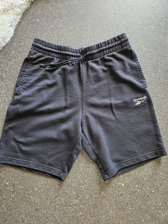 Reebok Shorts schwarz  Gr M guter Zustand 