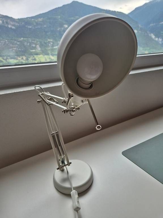 Ikea Lampade: Lampe de bureau – Usato da Corin-de-la-Crête venduto da Ejoeli 1