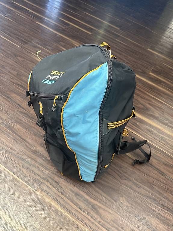 Woody Valley Sport dell'aria & Aquiloni: Gleitschirm Gurtzeug inkl. Rucksack – Usato da Künten venduto da Dealmaeck 1