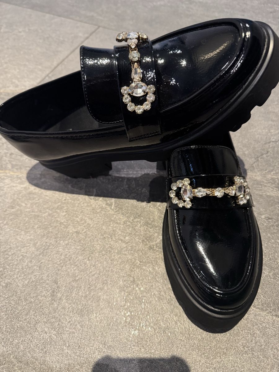 Scarpe da donna: Schwarze Lack Loafers – Usato da Neuenegg venduto da mel_5pnq
