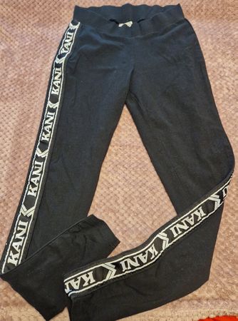 Schwarze Stoffhose Gr. M mit seitlichem Print - karl Kani