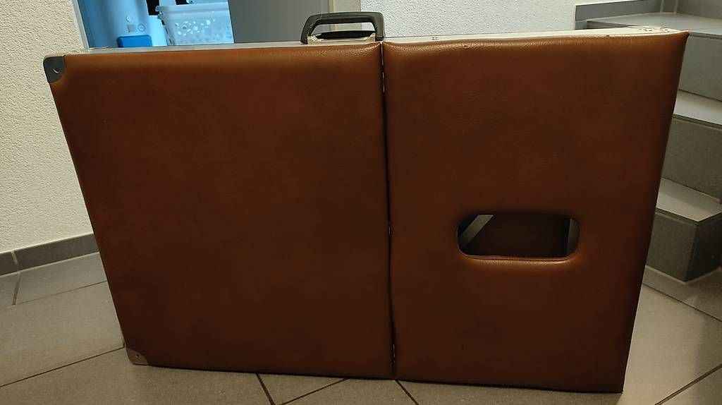 Chaises longues: Portable Massageliege zu verschenken – D'occasion à Röthenbach Hbsee par Meld 1
