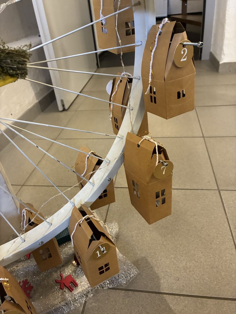 Calendari: Adventskalender  – Usato da Hünenberg See venduto da BoAr 5