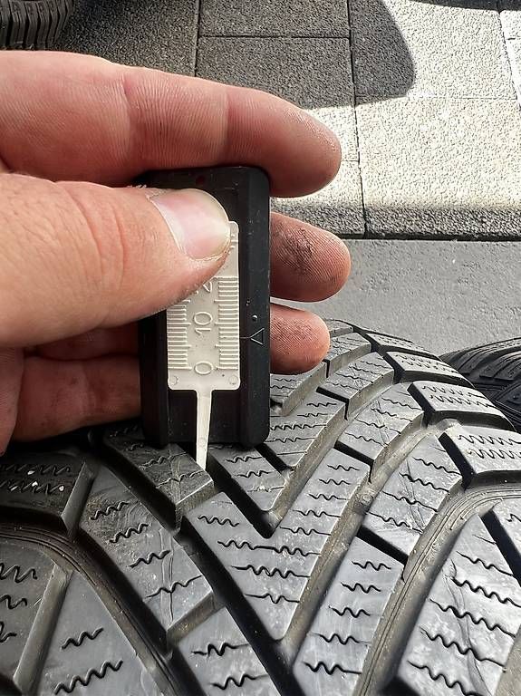 Pneumatici & Ruote complete: 185/65 R15 Winterreifen – Usato da Sursee venduto da gas_8n5t 4